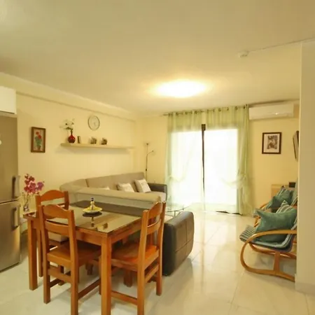 Апартаменты Two Bedroom In Beachfront Complex With Pool In Playa De Americas. Плая-де-лас-Америкас