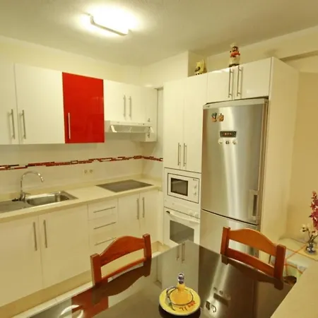 Two Bedroom In Beachfront Complex With Pool In Playa De Américas. Appartamento