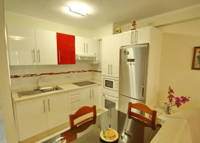 Two Bedroom In Beachfront Complex With Pool In Playa De Americas. Апартаменты