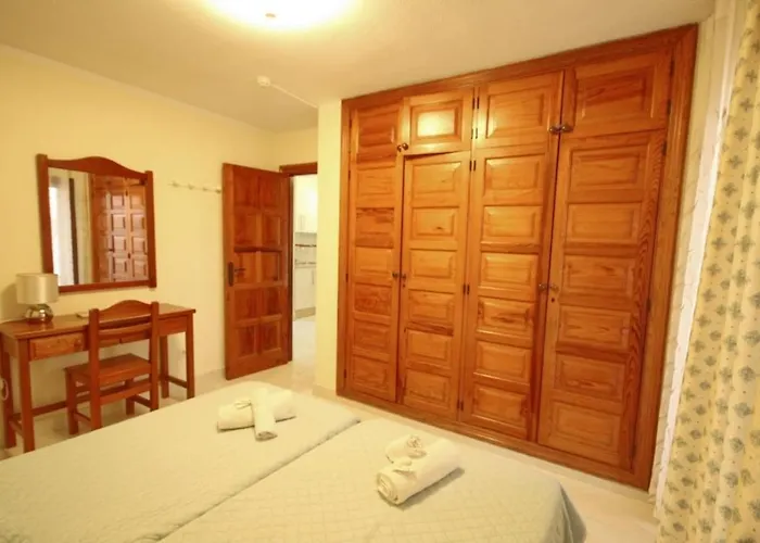 Two Bedroom In Beachfront Complex With Pool In Playa De Americas. Апартаменты Плая-де-лас-Америкас