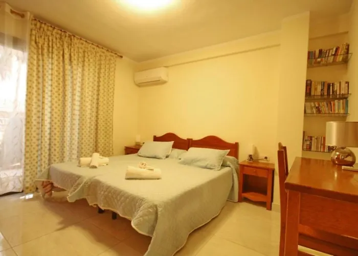 Апартаменты Two Bedroom In Beachfront Complex With Pool In Playa De Americas. Плая-де-лас-Америкас