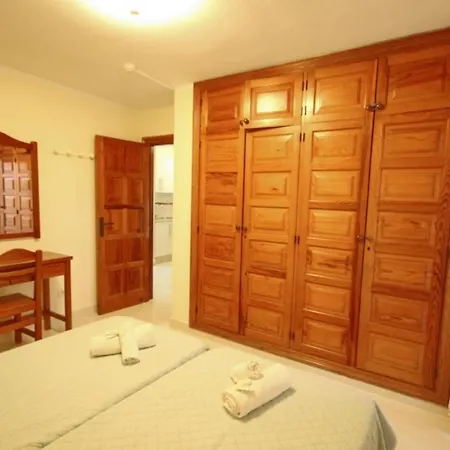 Two Bedroom In Beachfront Complex With Pool In Playa De Americas. Apartmán Playa de las Americas (Tenerife)